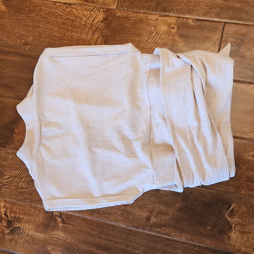 Express tie waist v-neck metallic tank - Picture 7 of 10